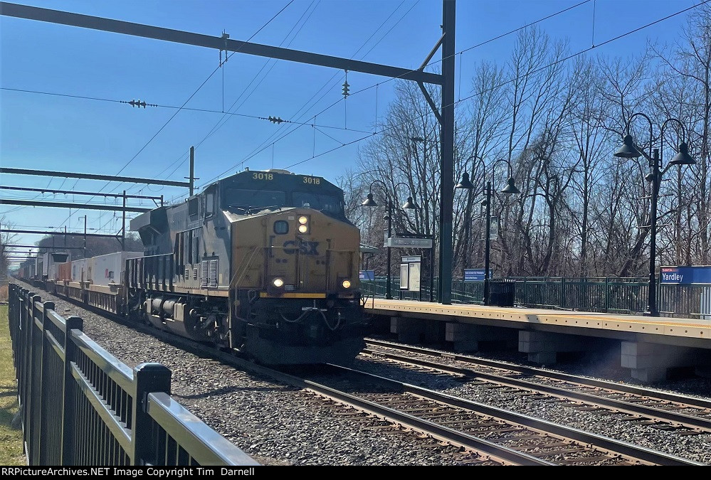 CSX 3018 leads I032